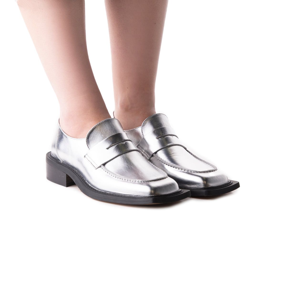 Malaya Silver Leather sold by L'Intervalle product image thumbnail 2