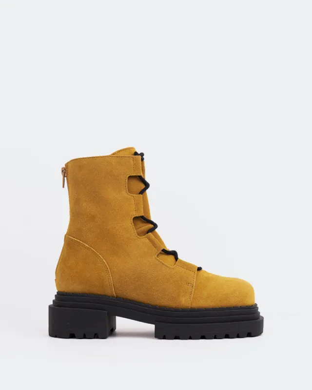 Pantone Camel Suede sold by L'Intervalle