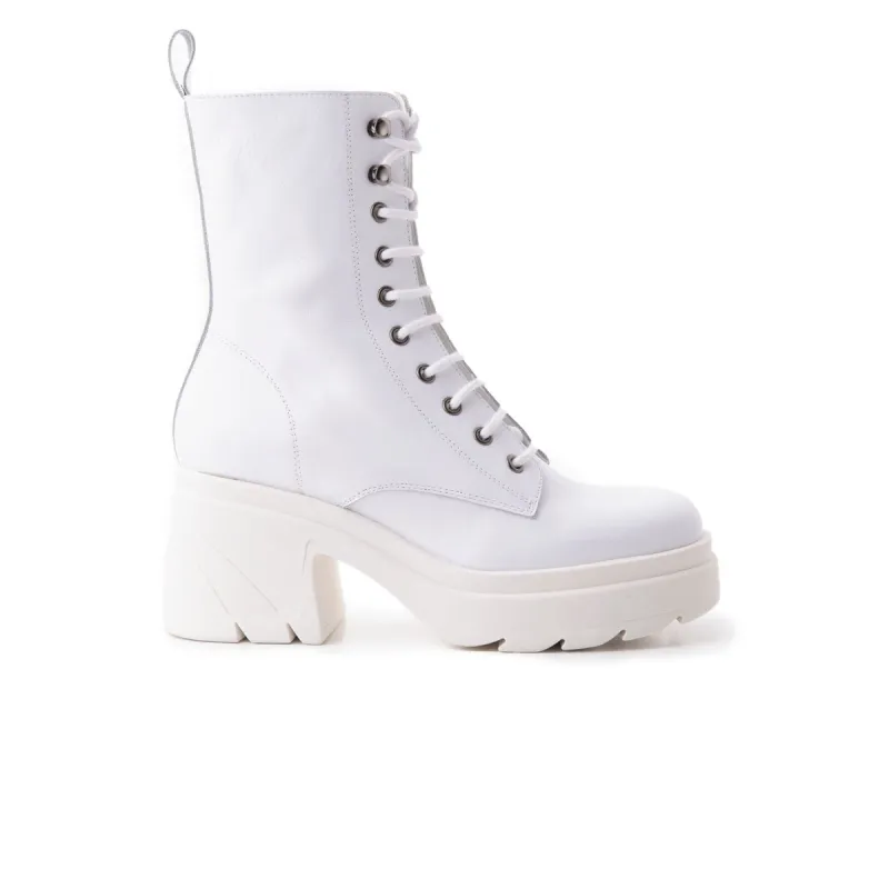 Romeo White Leather sold by L'Intervalle