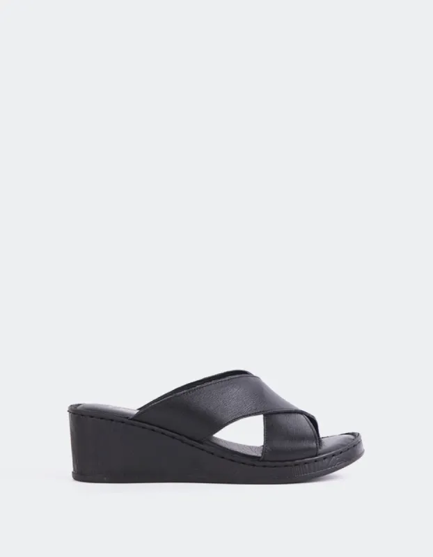 Govina Black Leather sold by L'Intervalle