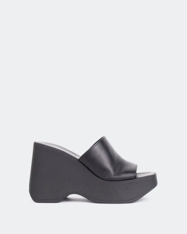 Moss Black Leather sold by L'Intervalle