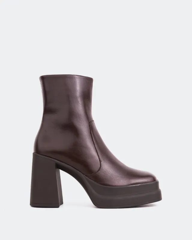 Padua Chestnut Leather sold by L'Intervalle