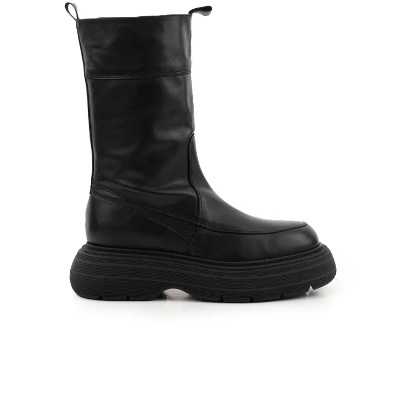 Tineo Black Leather sold by L'Intervalle