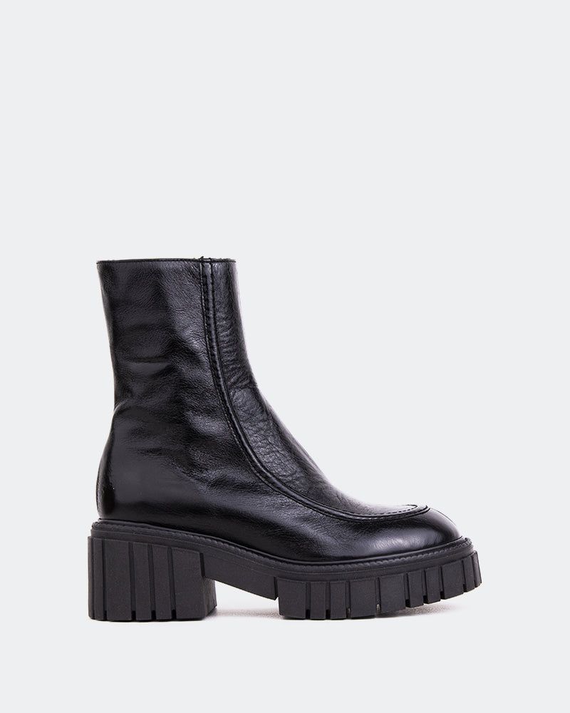 Guelph Black Leather sold by L'Intervalle