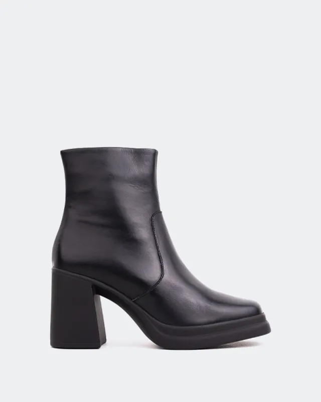 Parma Black Leather sold by L'Intervalle