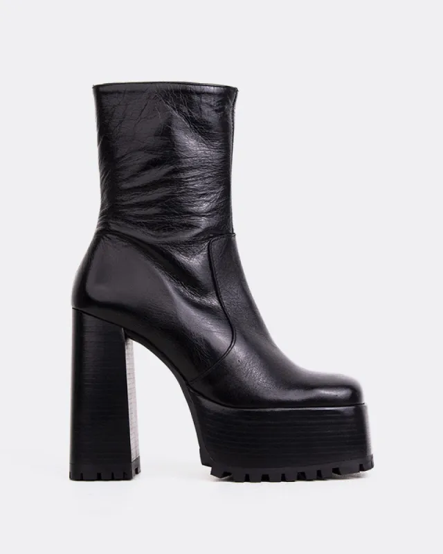 Mackenzie Black Leather sold by L'Intervalle