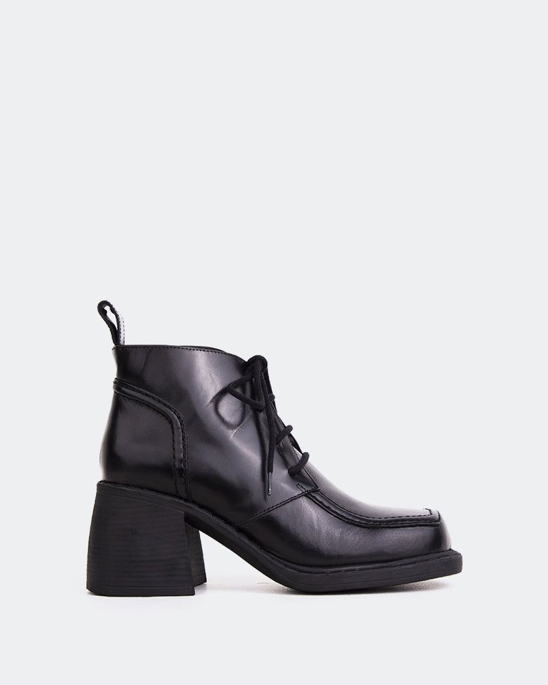 Montero Black Leather sold by L'Intervalle