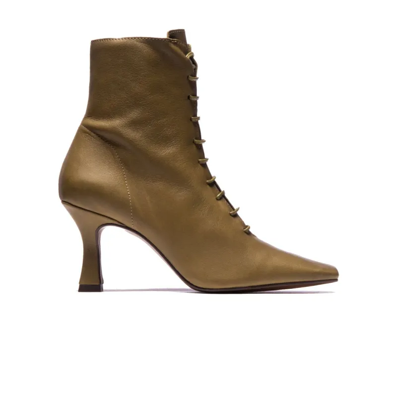 Noble Olive Leather sold by L'Intervalle