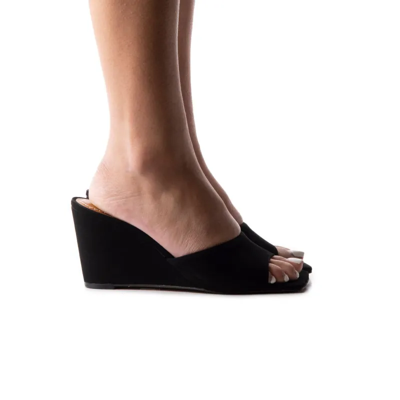 Toscana Black Nubuck sold by L'Intervalle