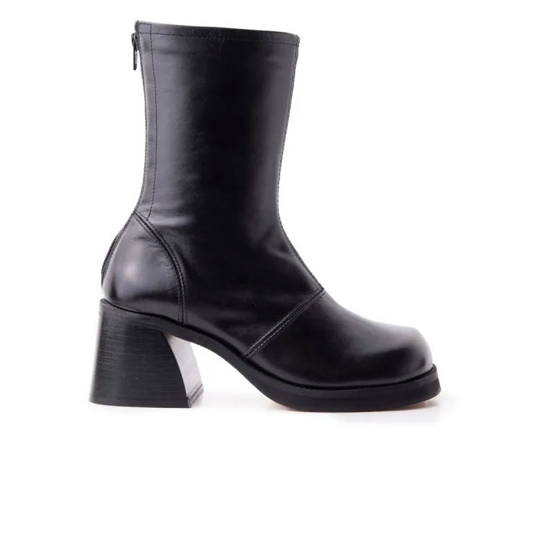Lesly Black Leather sold by L'Intervalle