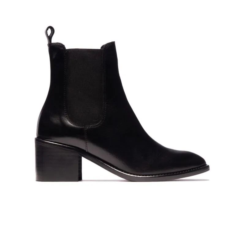 Larabee Black Leather sold by L'Intervalle