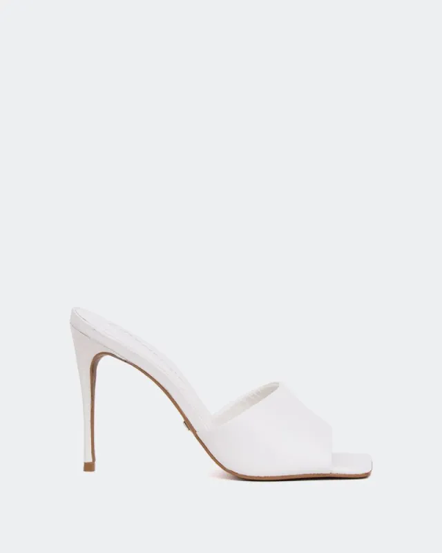 Fuego, White Leather/Cuir Blanc sold by L'Intervalle