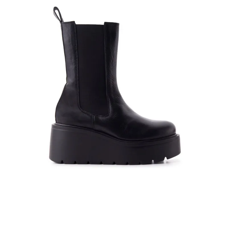 Indiana Black Leather sold by L'Intervalle