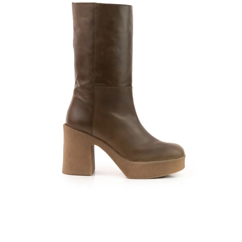 Midway Khaki Leather sold by L'Intervalle