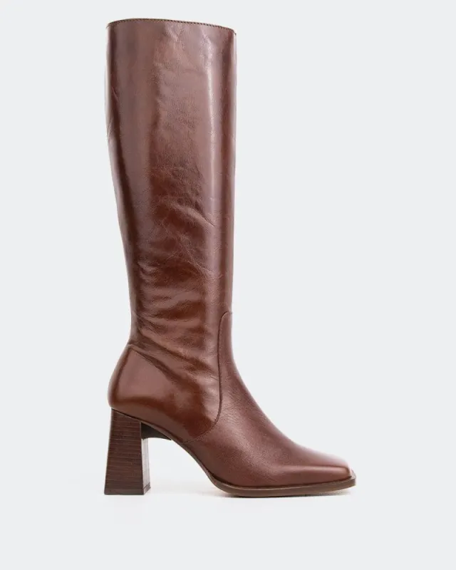 Elland Chestnut Leather made by L'Intervalle