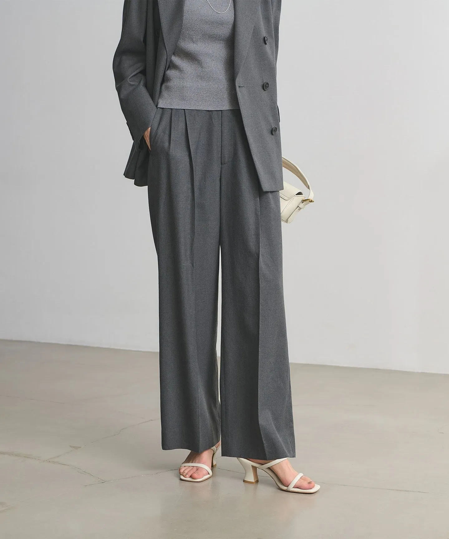 2タック ストレート ワイド パンツ sold by United Arrows