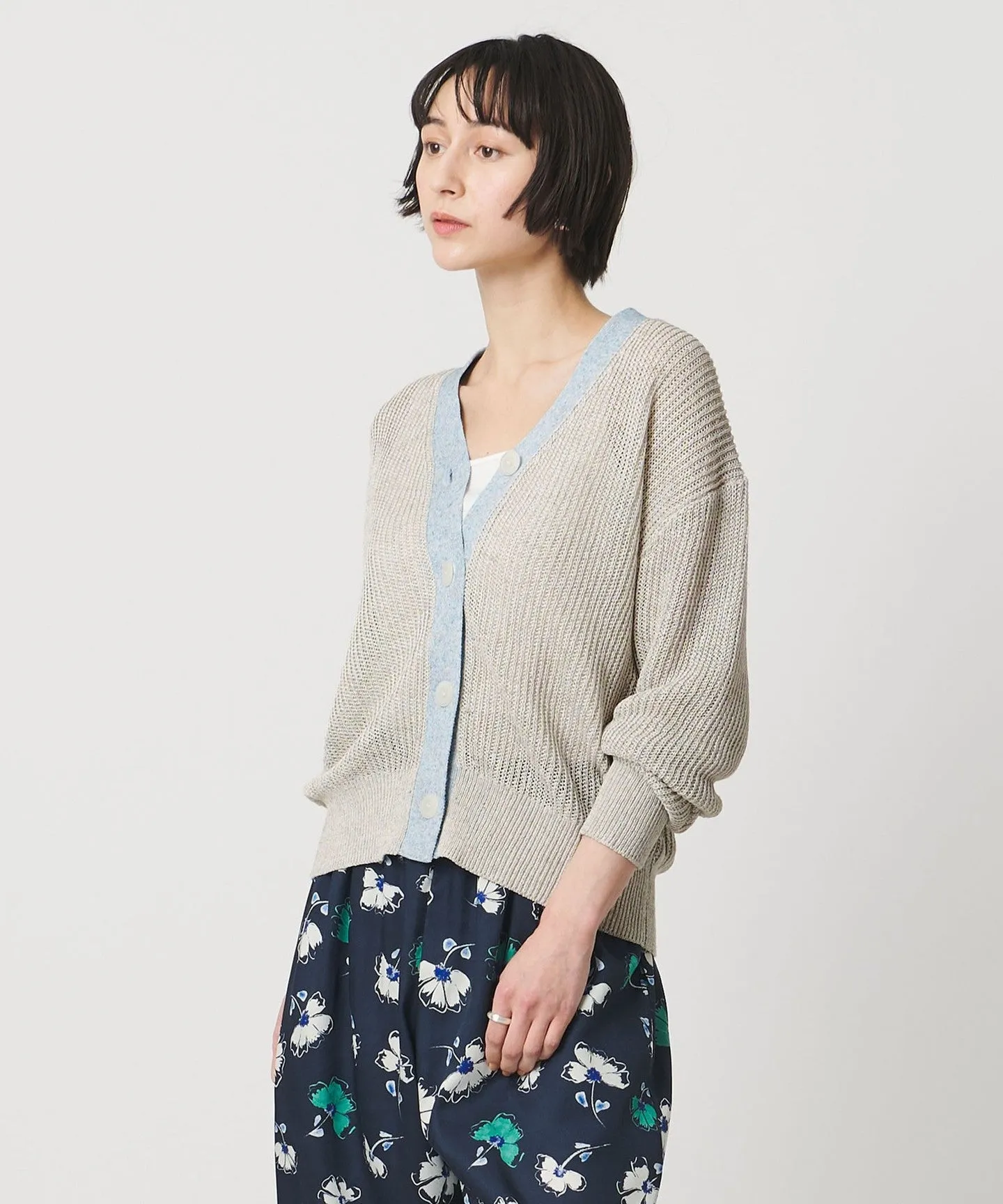 カラーヤーン Vネック カーディガン ‐ウォッシャブル‐ sold by United Arrows product image thumbnail 2