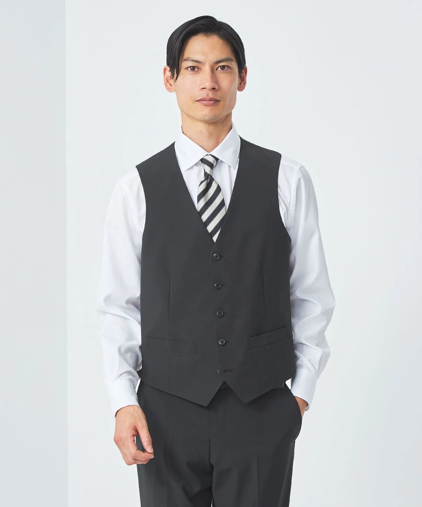 A+ TWPU トロピカル無地 スリム 5B スーツベスト -ウォッシャブル- sold by United Arrows product image thumbnail 2