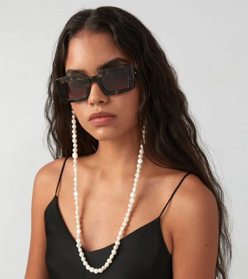Natural Pearl Chain sold by Fashion Eyewear product image thumbnail 2