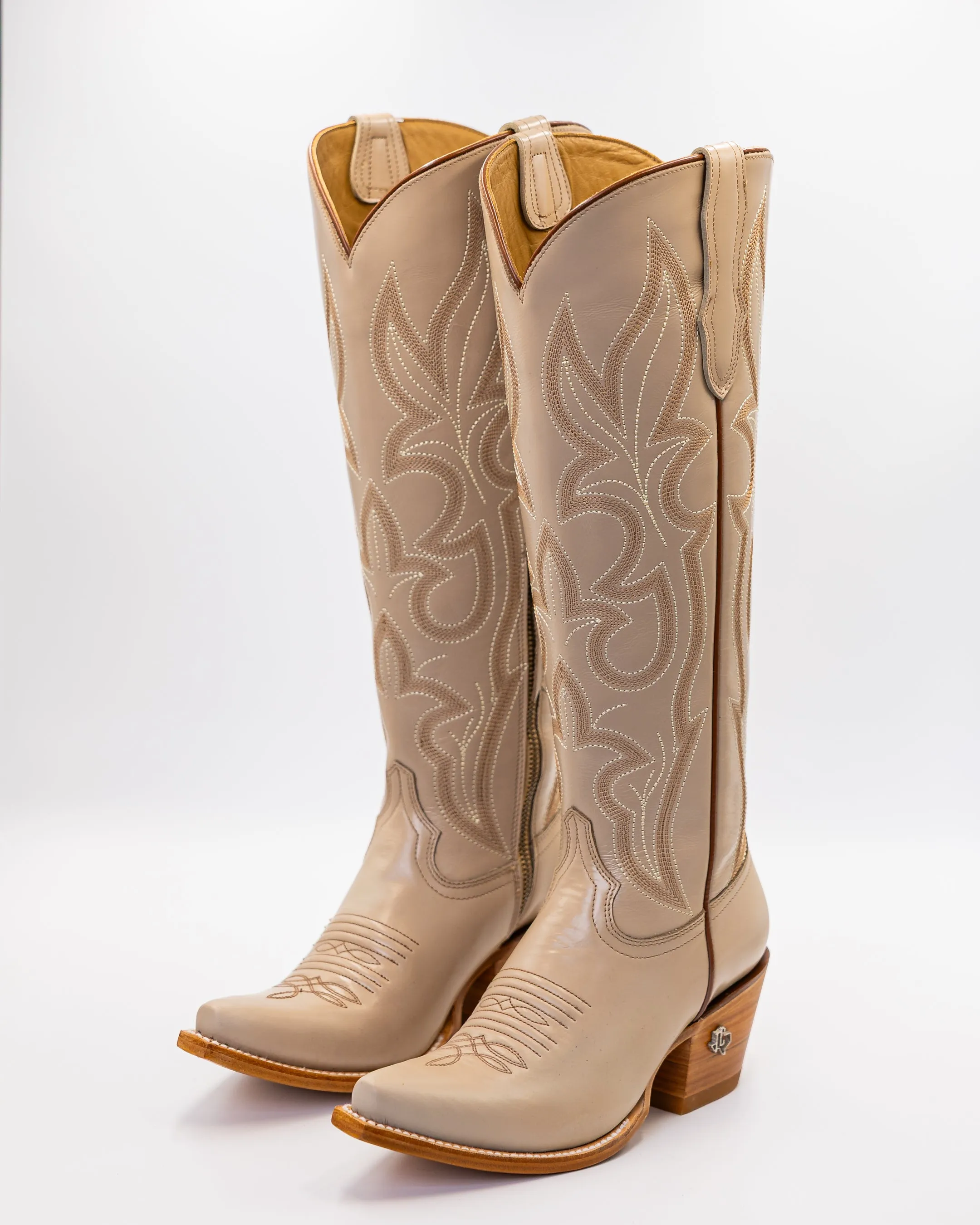 Allison Sand sold by TEXAS COUNTRY