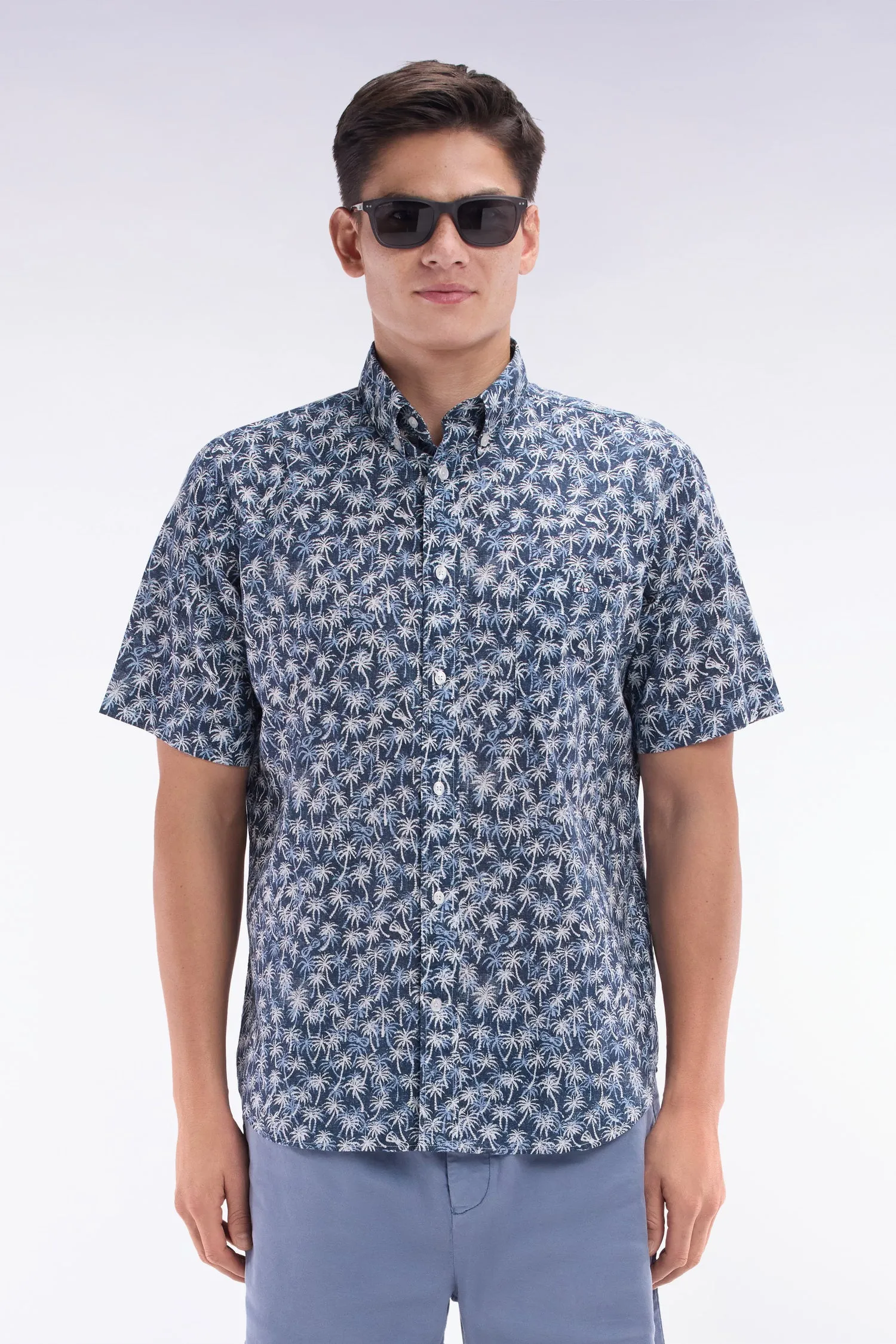 Chemise à manches courtes en coton marine à microimprimé palmiers coupe droite sold by Eden Park