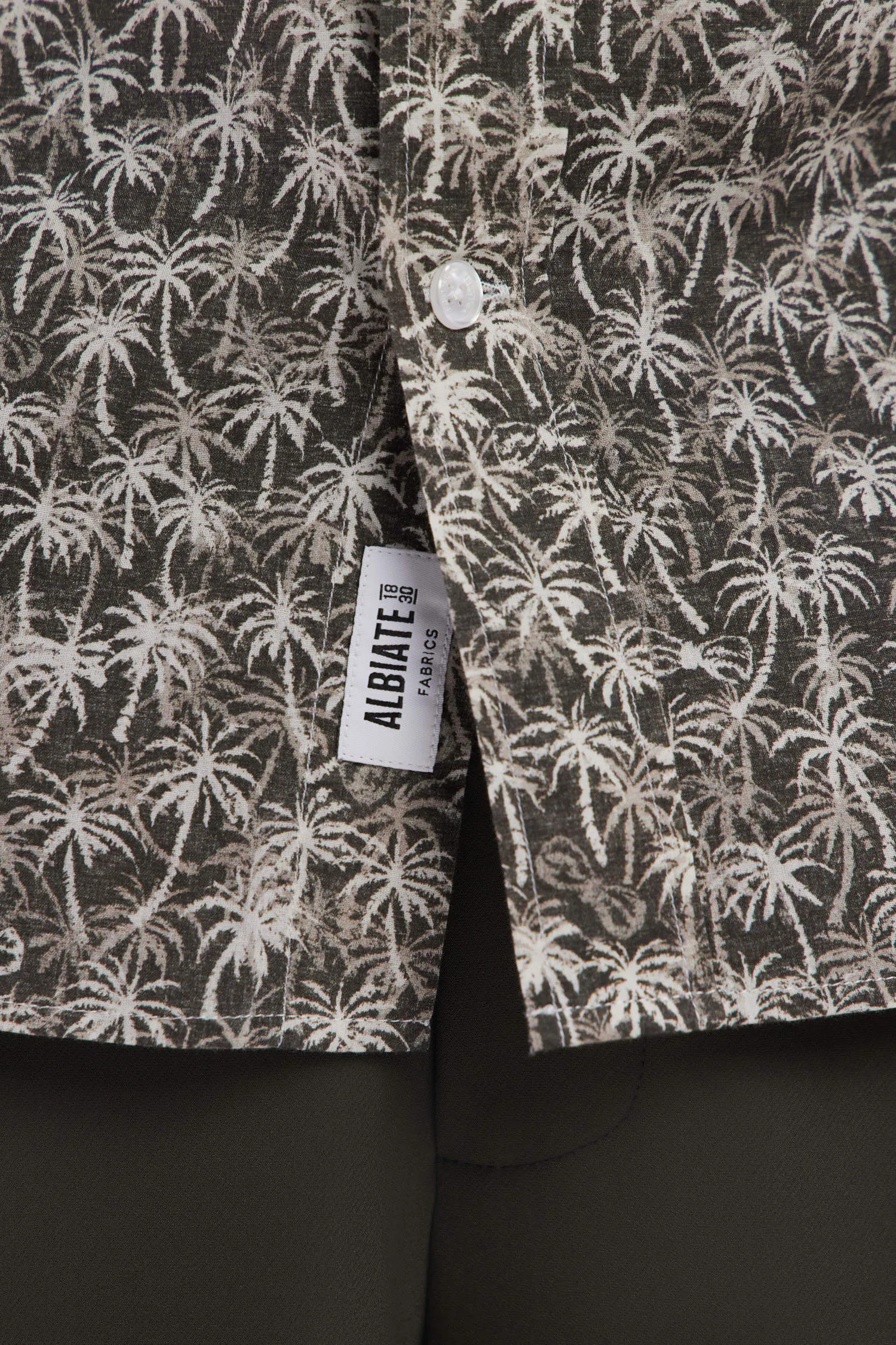 Chemise à manches courtes en coton kaki à microimprimé palmiers coupe droite sold by Eden Park product image thumbnail 3