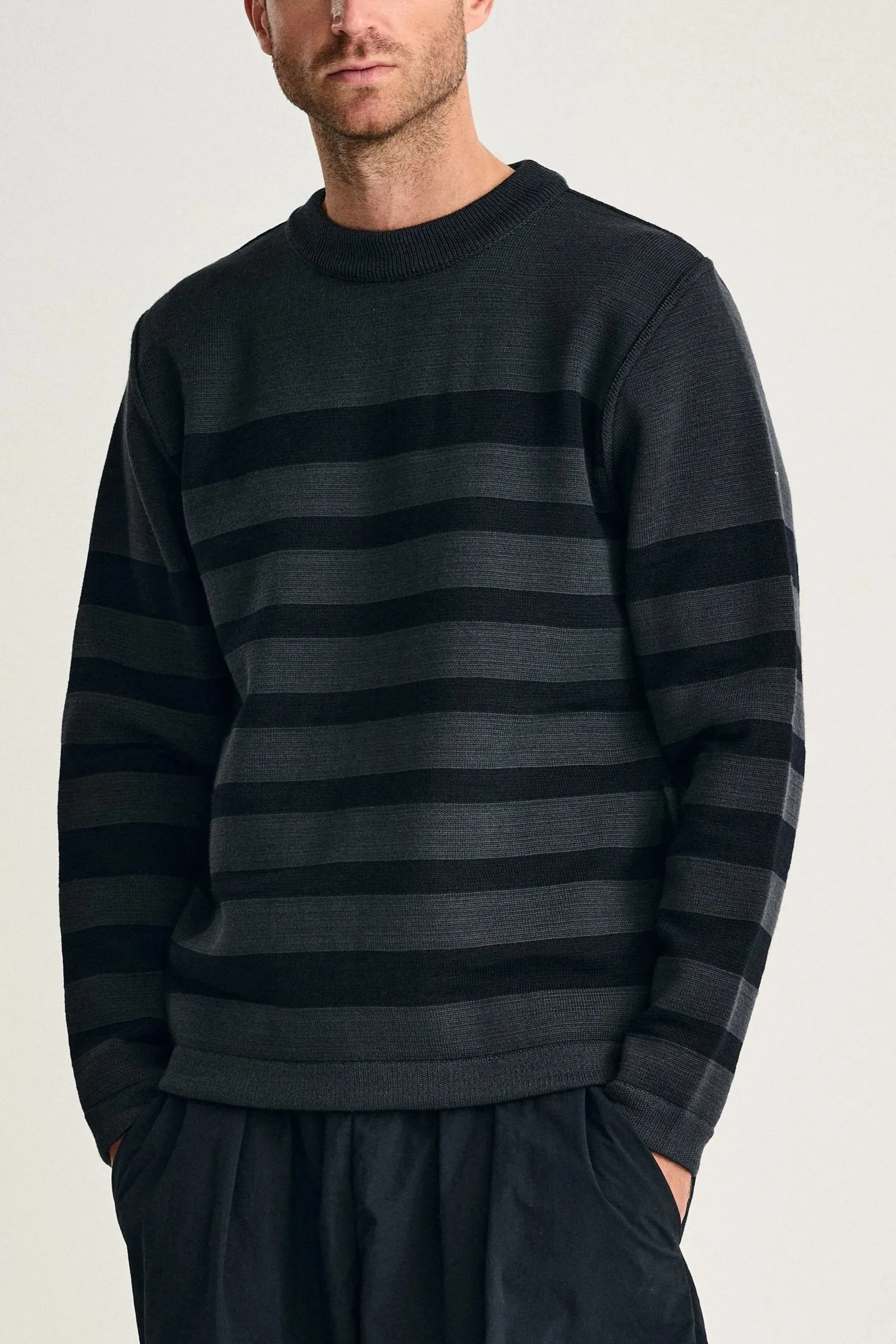 GIVEN-III crew neck | rund hals, molten grey / navy blue sold by S.N.S HERNING product image thumbnail 4