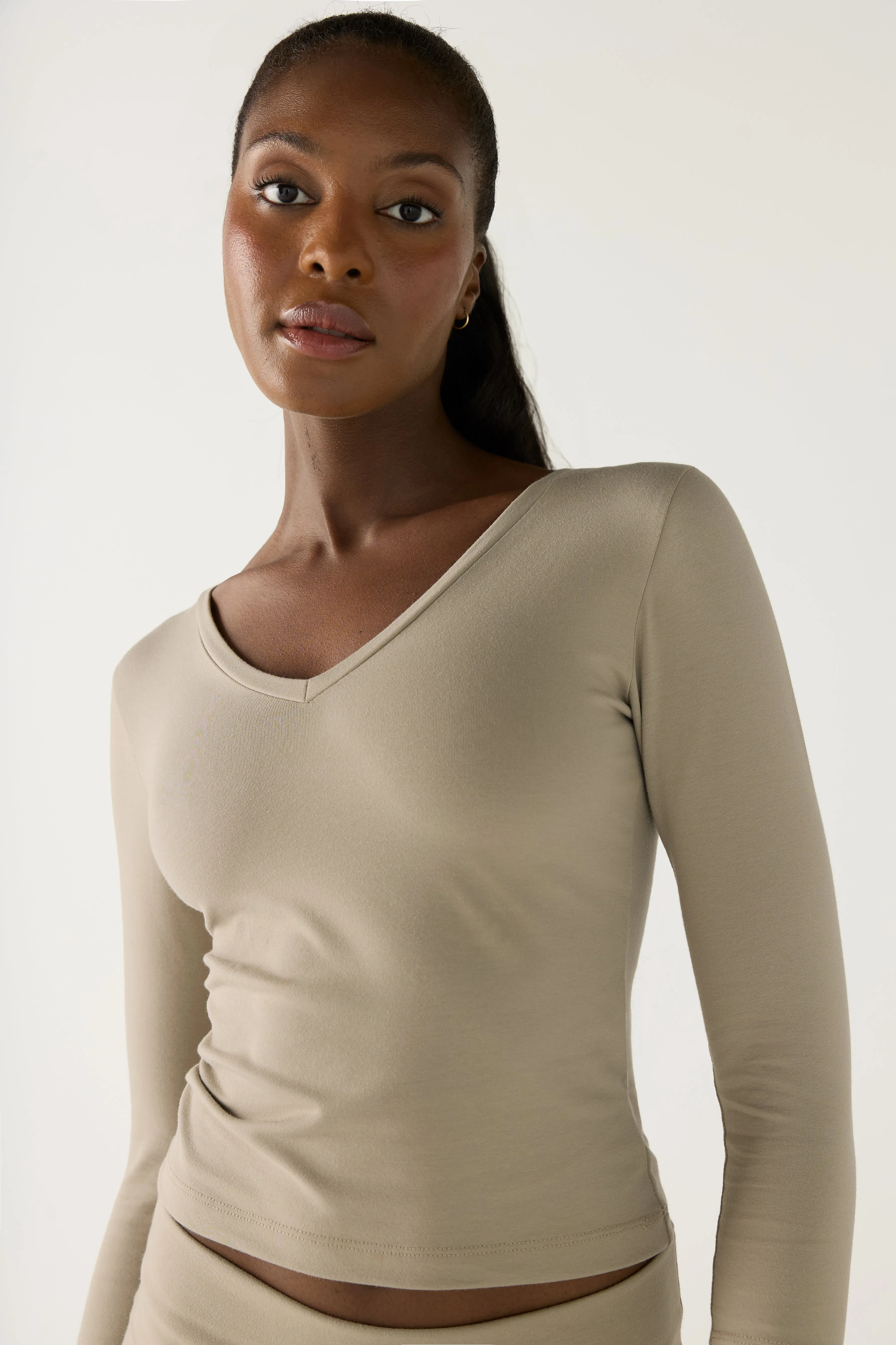 Leia V-Neck sold by Tea You product image thumbnail 3