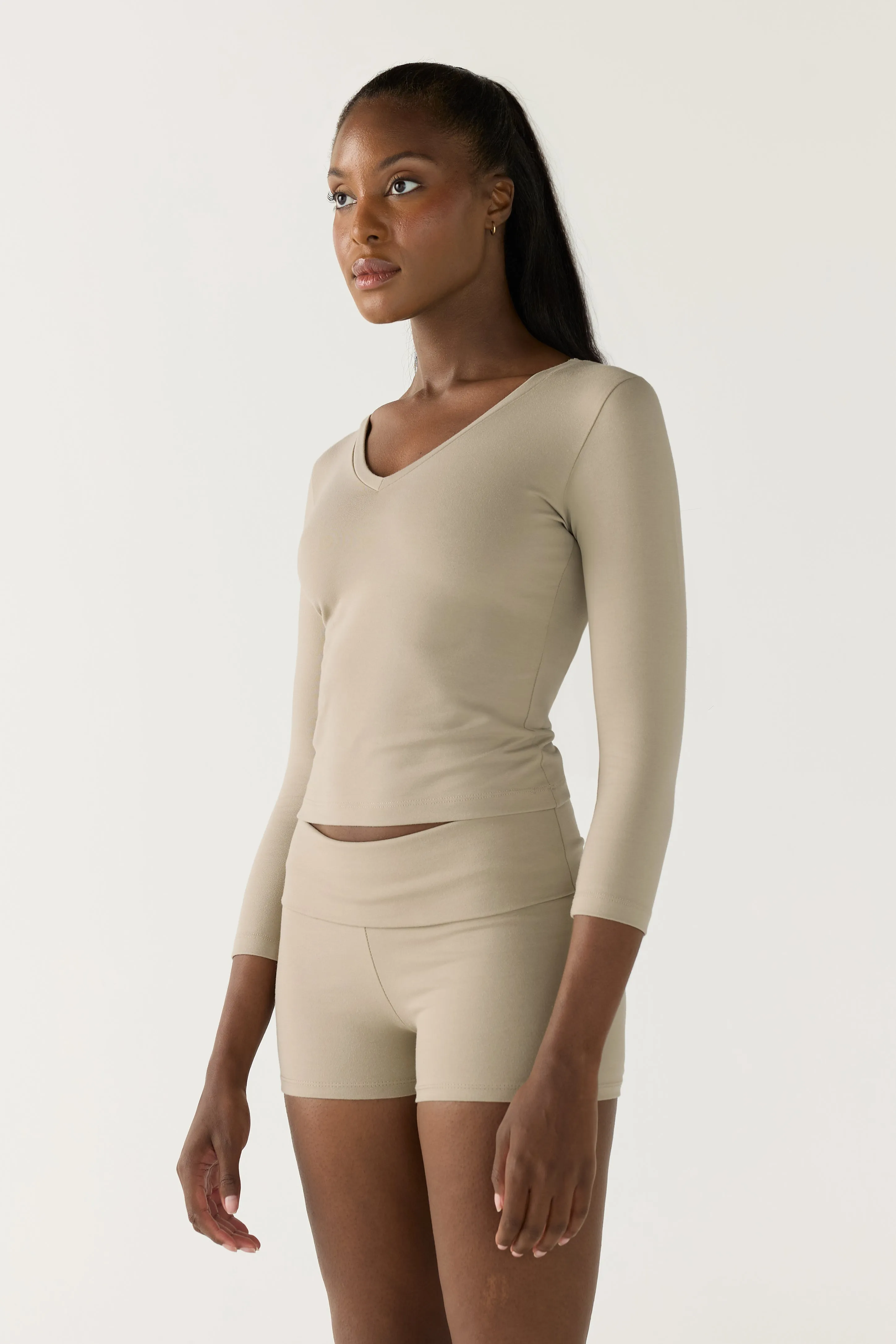 Leia V-Neck sold by Tea You product image thumbnail 5