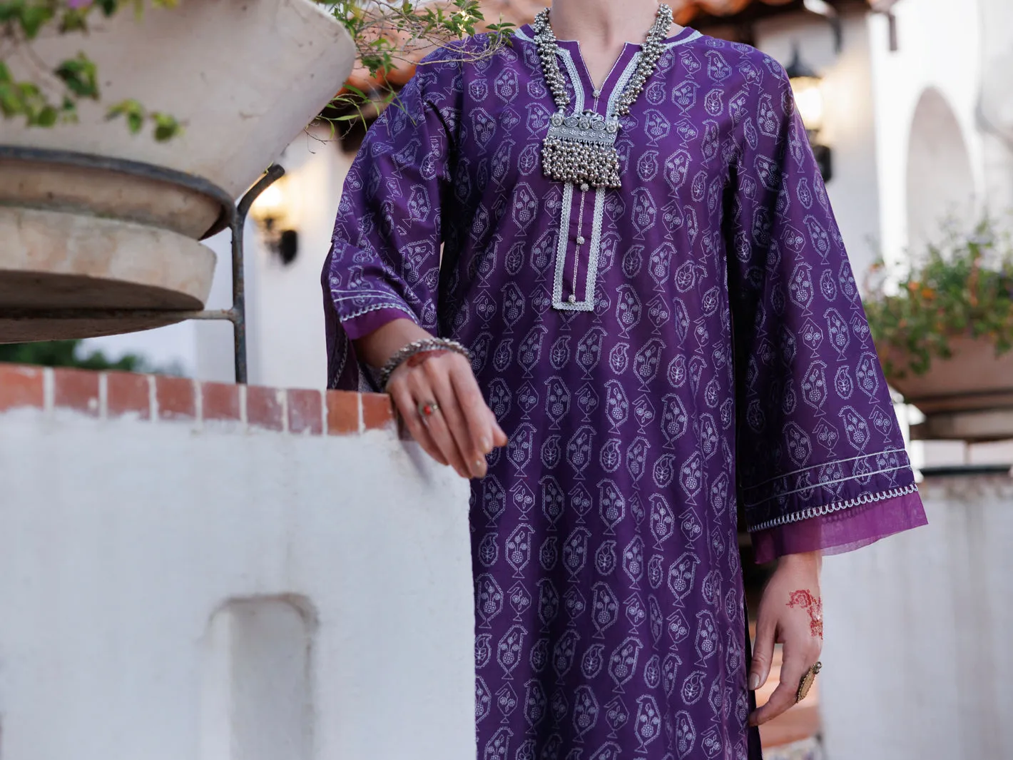 PURPLE LAWN KURTI | AL-LK-1032/FB-1032A sold by Junaid Jamshed product image thumbnail 4