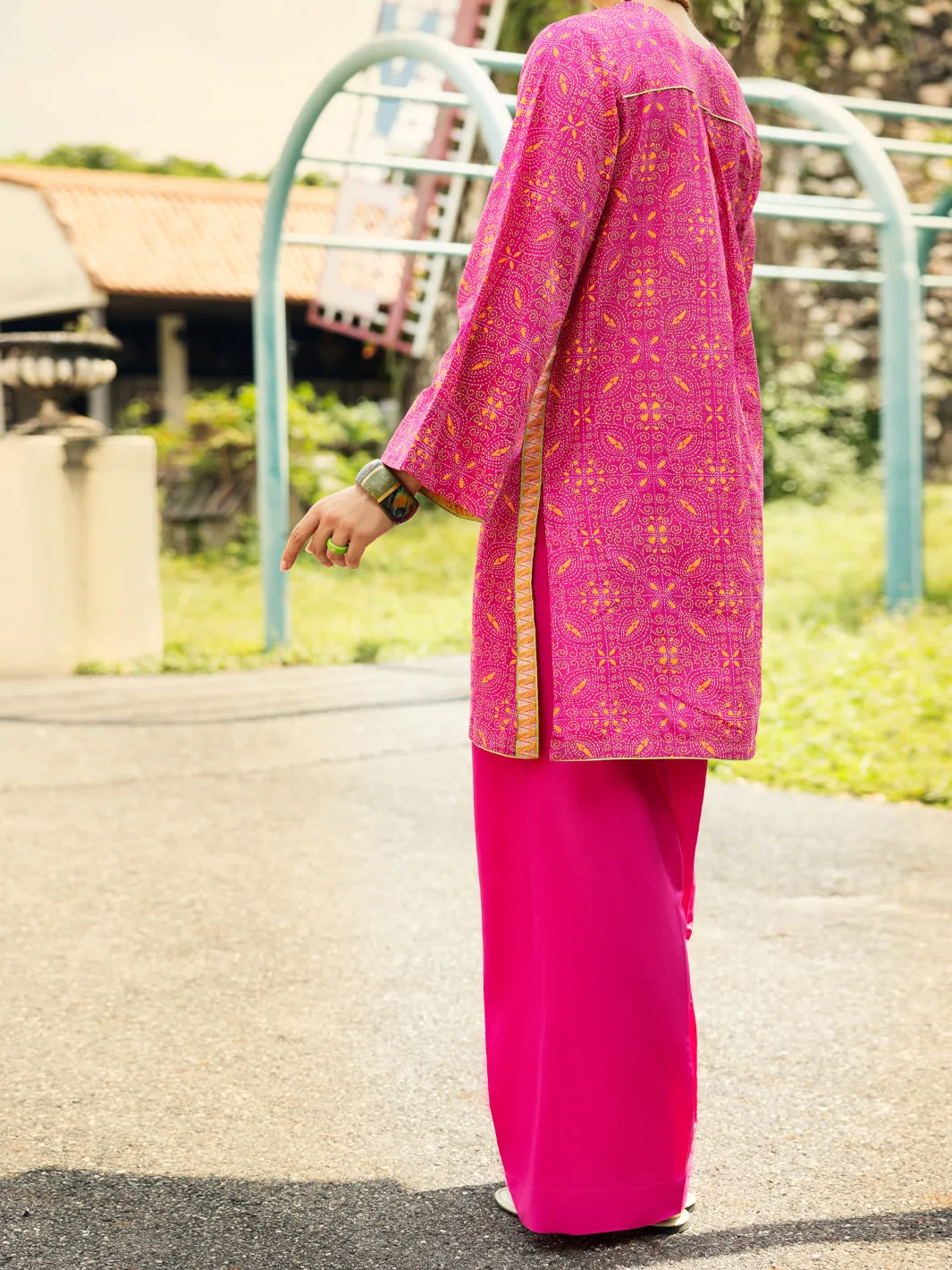 PINK LAWN KURTI | AL-LK-1040/FB-1040A sold by Junaid Jamshed product image thumbnail 2