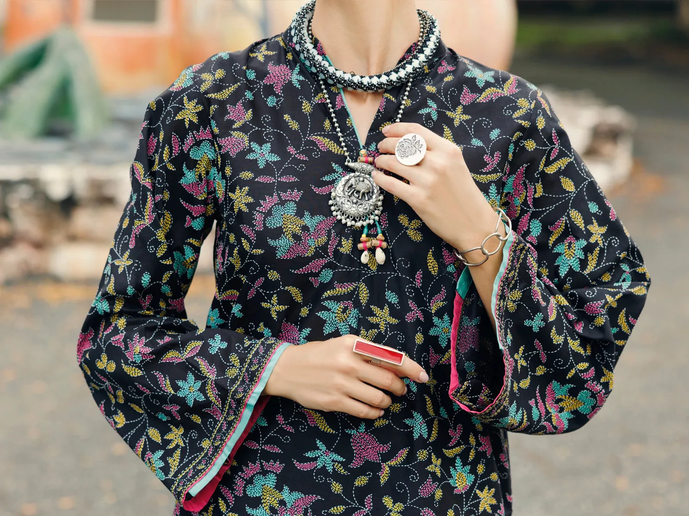 BLACK LAWN KURTI | AL-LK-1042/FB-1042A sold by Junaid Jamshed product image thumbnail 3