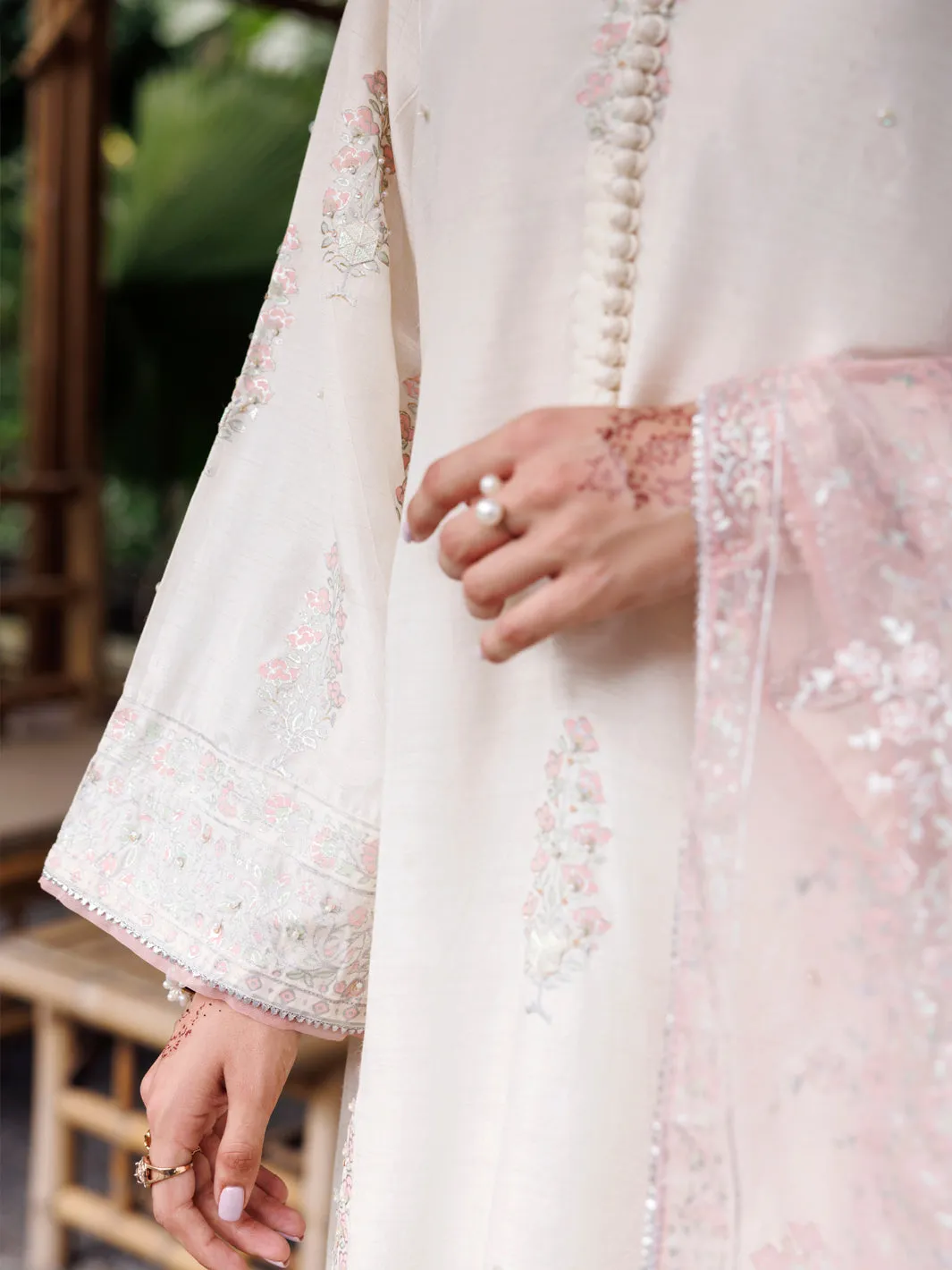 OFF WHITE MAPLE SILK 3PC STITCHED | ALP-3PS-2032/S AM-2329A sold by Junaid Jamshed product image thumbnail 5