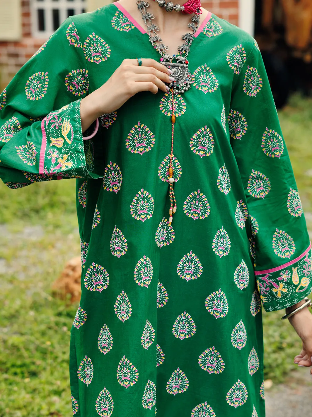 GREEN LAWN KURTI | AL-LK-CD-05-1039 sold by Junaid Jamshed product image thumbnail 3