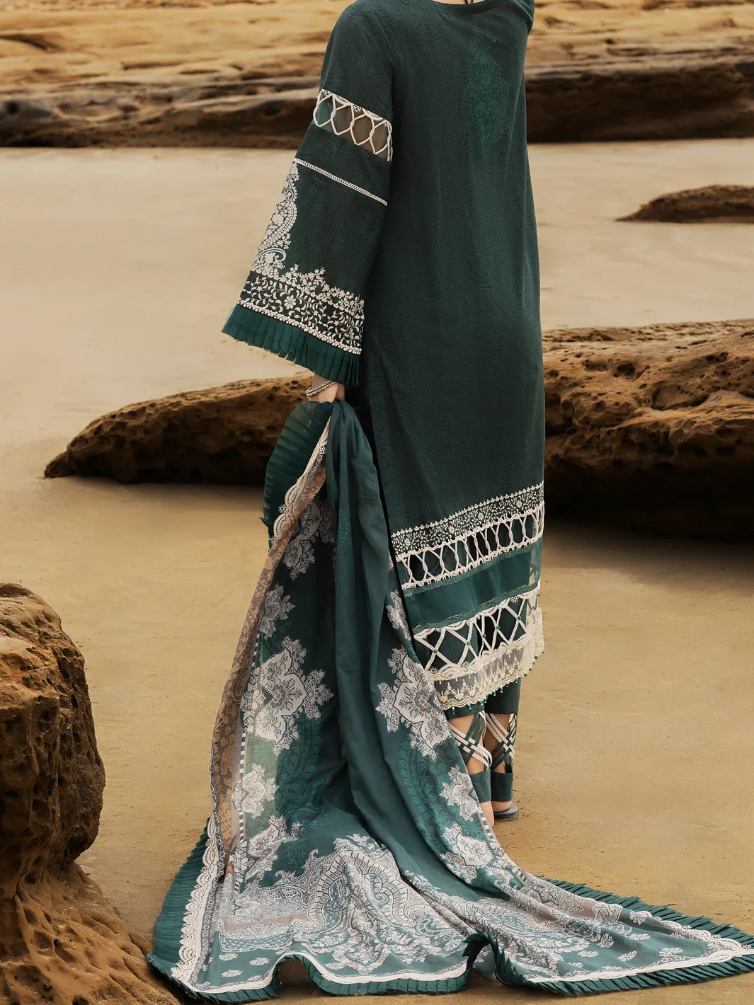 GREEN LAWN 3PC UNSTITCHED | ALP-3PS-2216 FB-2216A sold by Junaid Jamshed product image thumbnail 4