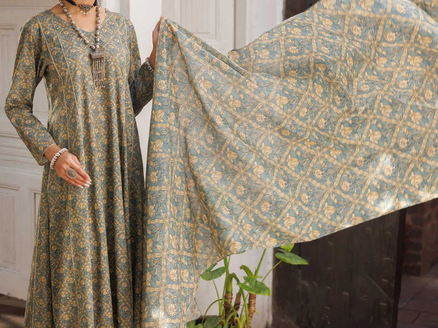 MEHNDI GREEN LAWN 3PC STITCHED | ALP-3PS-2130/S FB-2130A sold by Junaid Jamshed product image thumbnail 4