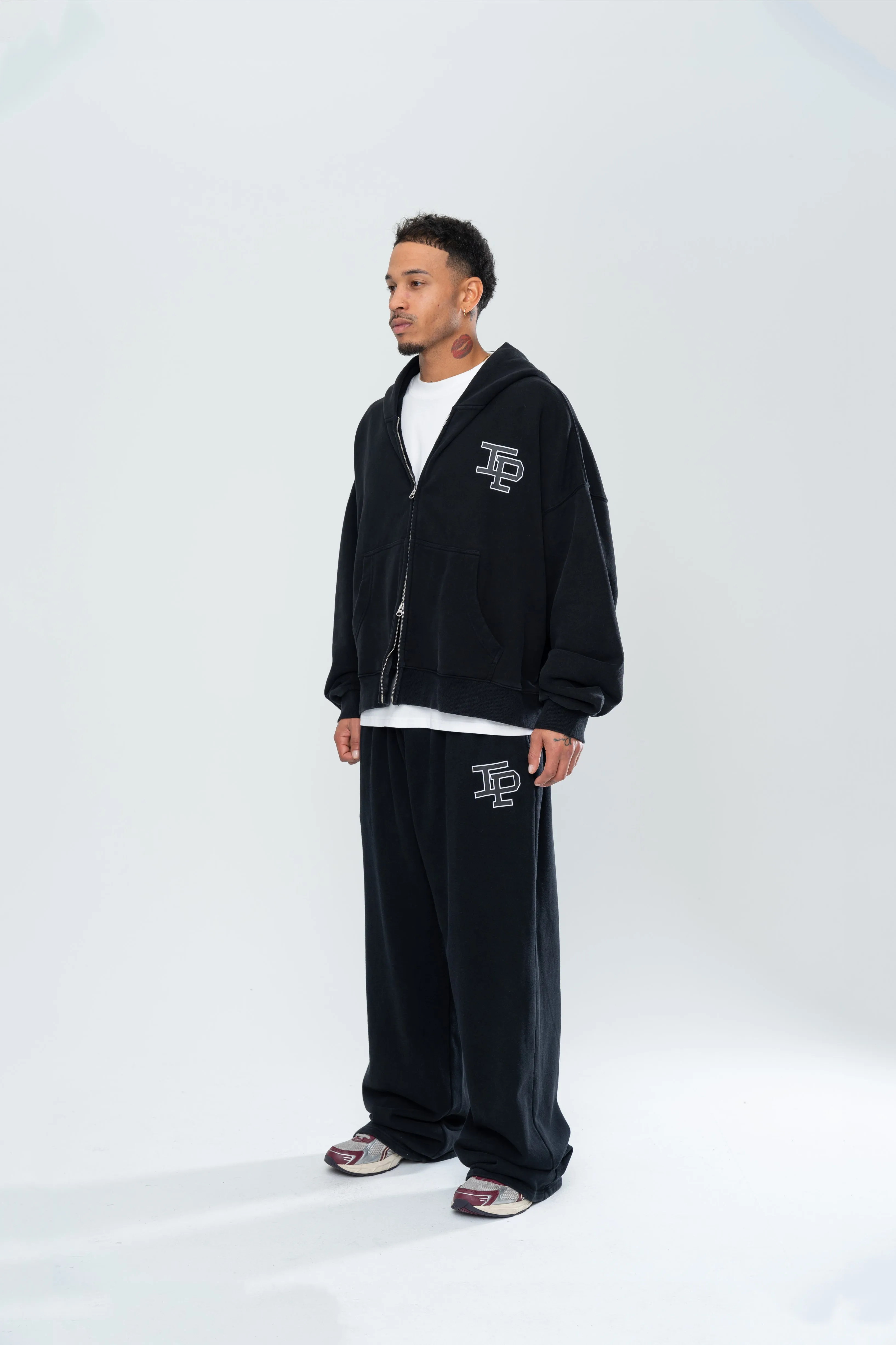 CLASSIC DOUBLE ZIP HOODIE - BLACK sold by Inaka power product image thumbnail 4