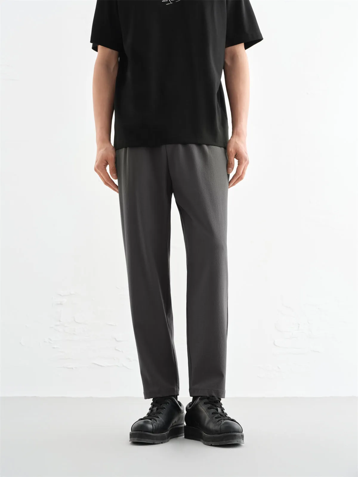 Men's Textured Cropped Tapered Pants sold by PEACEBIRD product image thumbnail 2