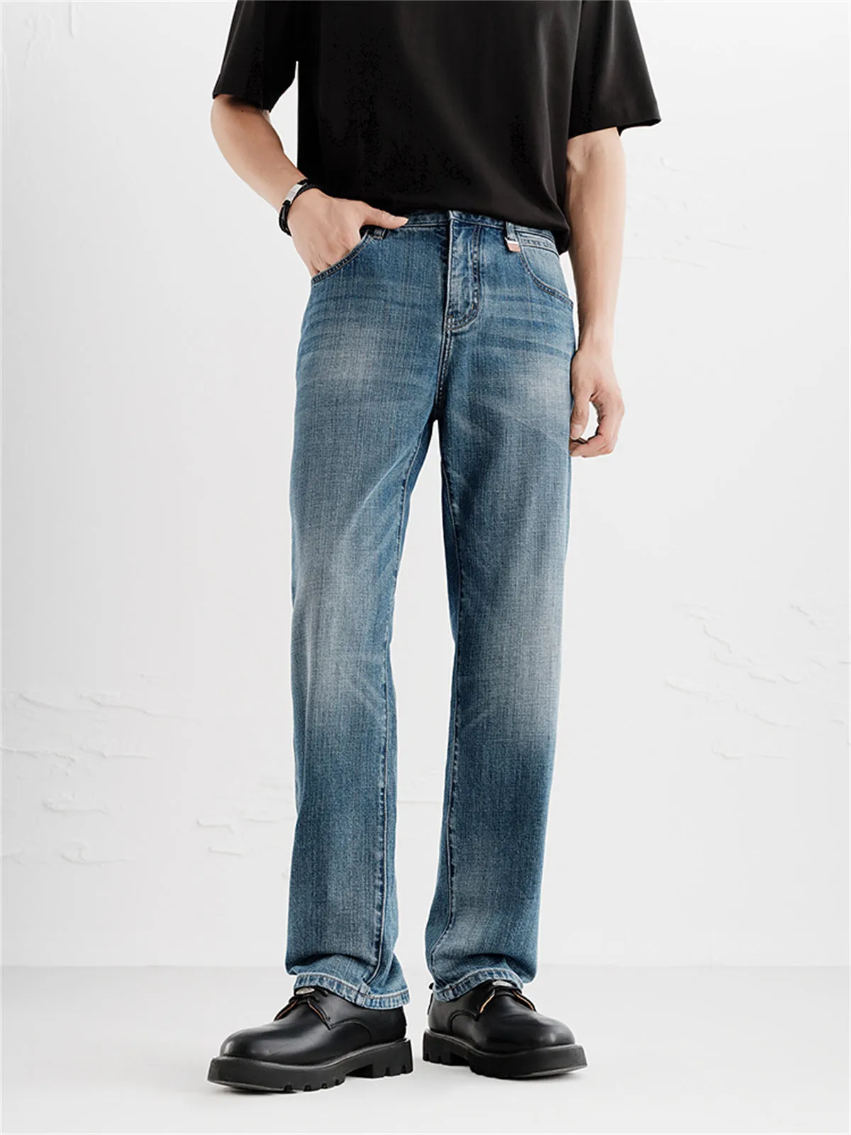 Men's Gradient Whiskered Straight-Leg Jeans sold by PEACEBIRD product image thumbnail 2