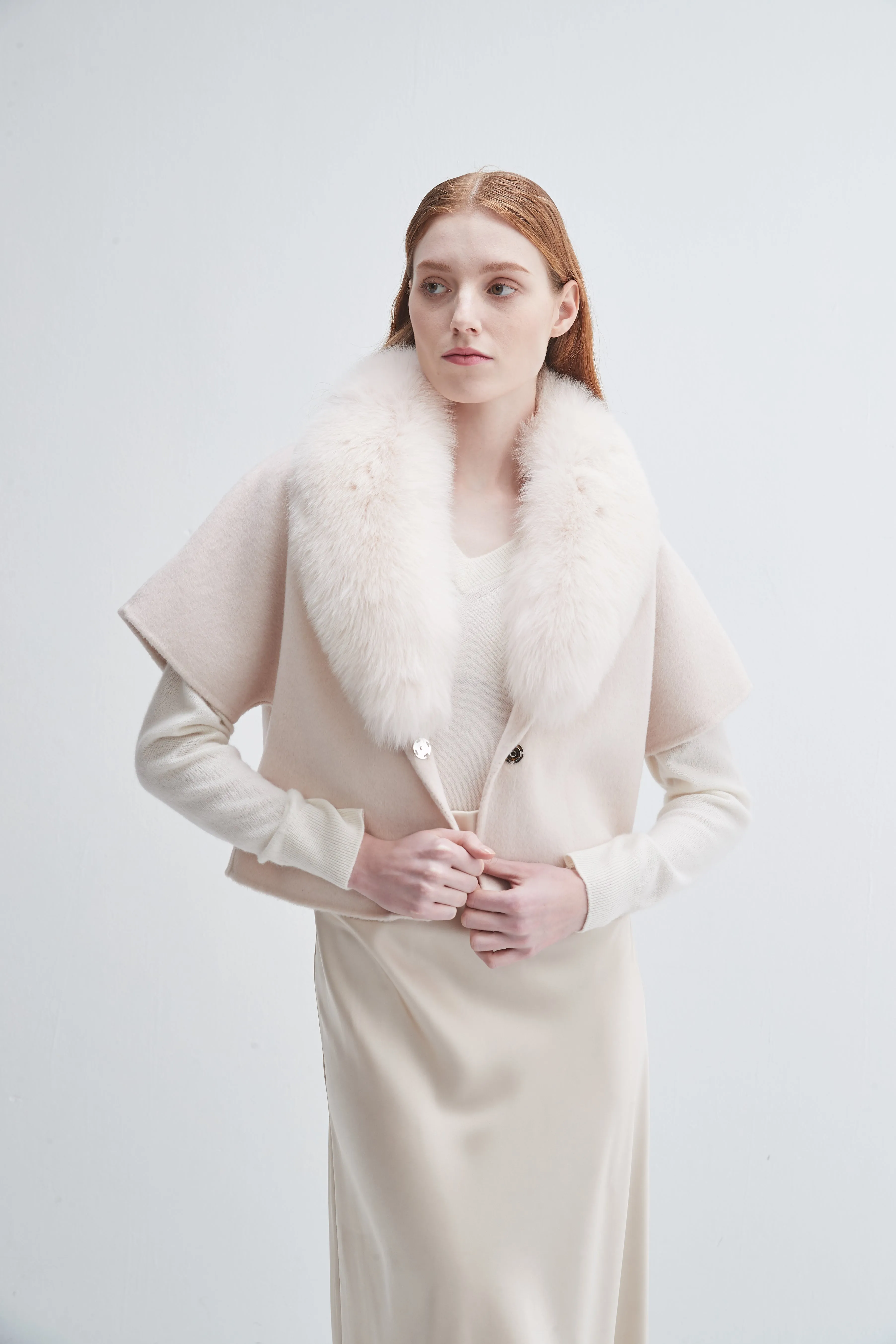 Short-sleeve Jacket with Fur Collar sold by Pissenlit product image thumbnail 2