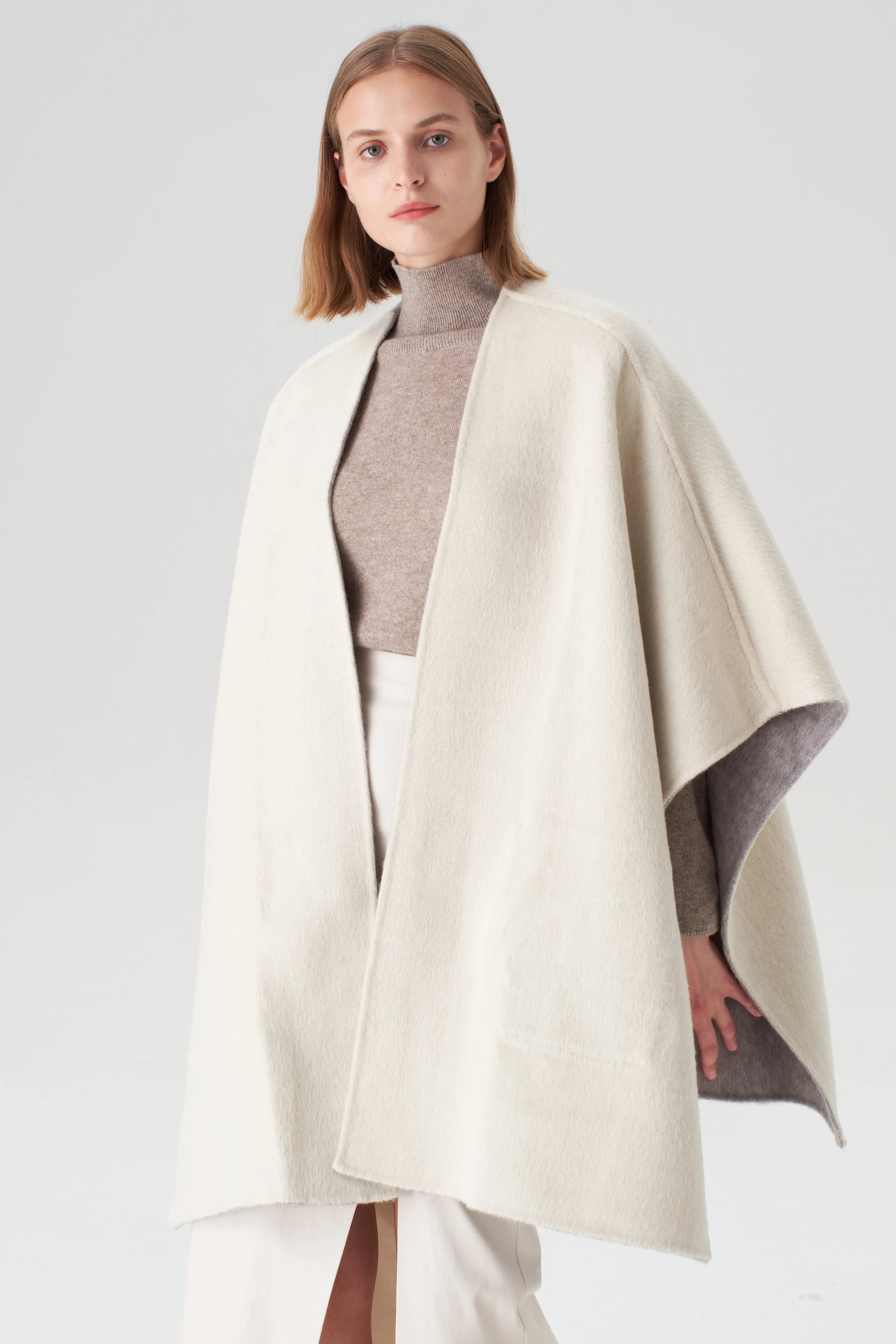 Reversible Cashmere Silk Cape - Grey/Beige sold by Pissenlit product image thumbnail 5