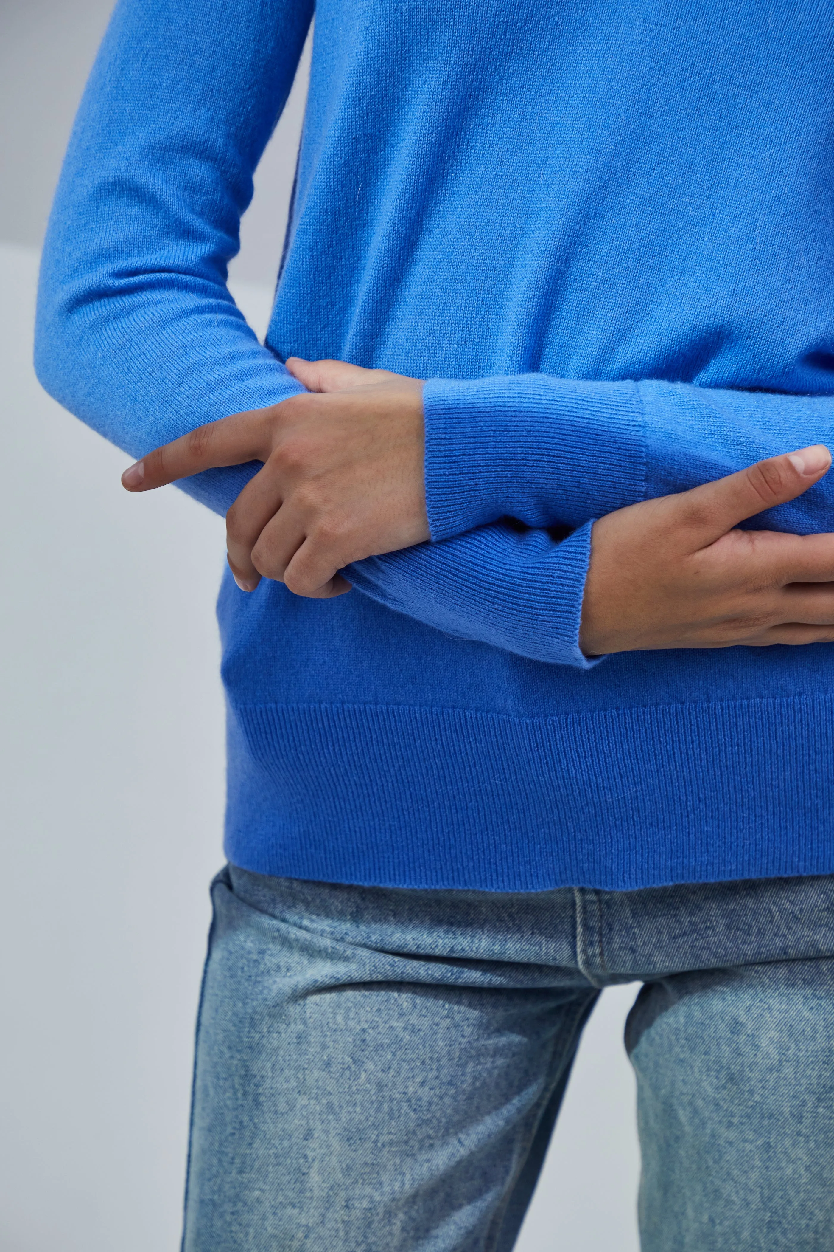 Contrasting V-neck Cashmere Sweater sold by Pissenlit product image thumbnail 2