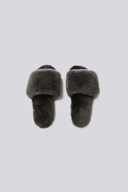 Sheepskin Fuzzy Slippers sold by Pissenlit