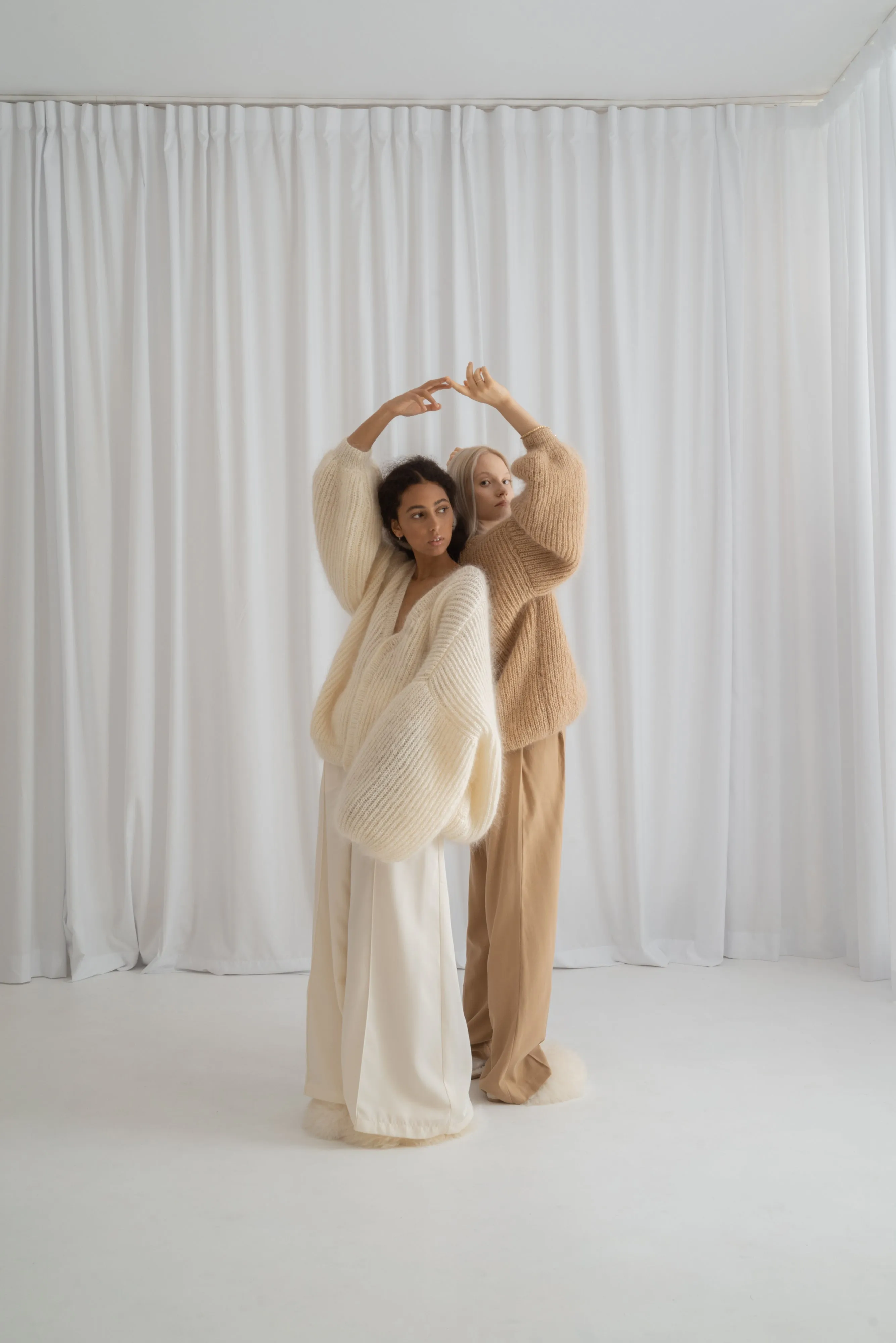 Rozpinany Sweter Cloudine Oversize Cardigan sold by Roboty Reczne product image thumbnail 4