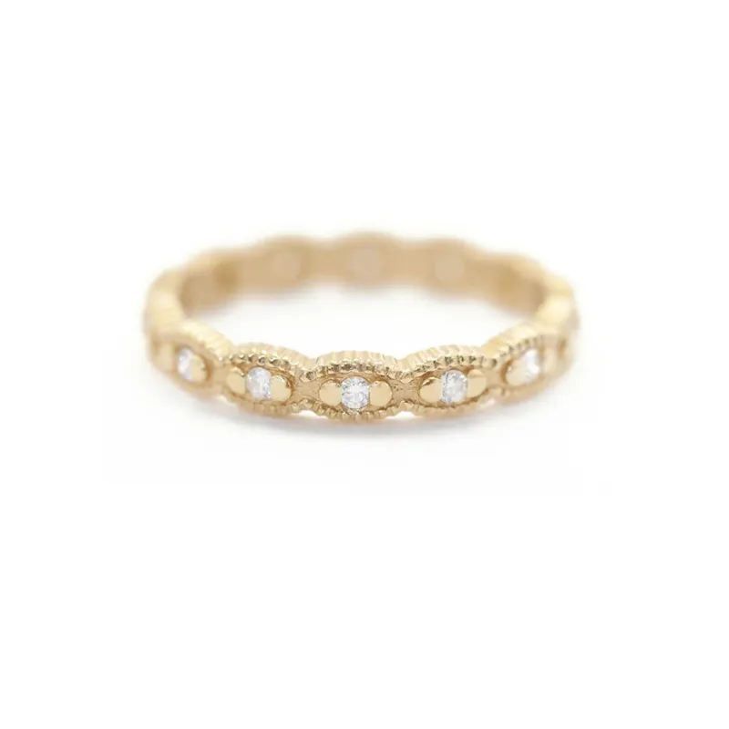 Ribbed Scallop Band - Yellow Gold made by Meghan Thorne Jewlery