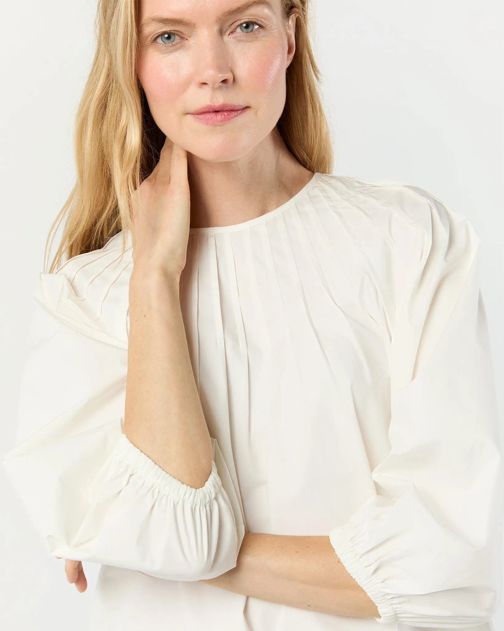 Thea Pintuck Top in Off-White Paperweight Stretch Poplin sold by Mashburn product image thumbnail 4