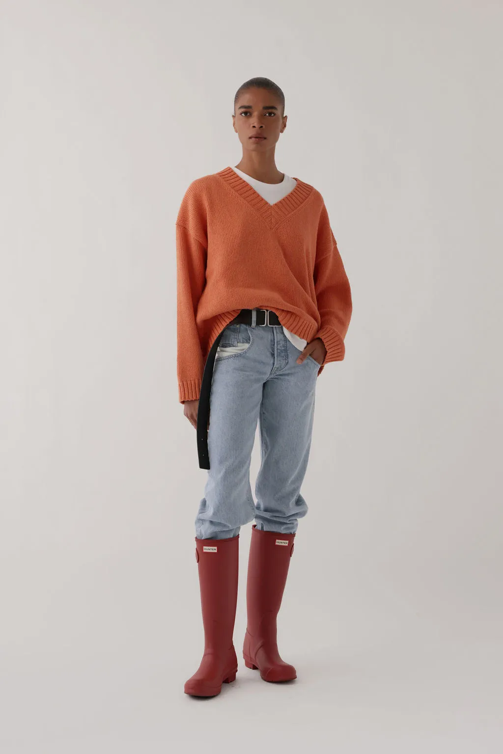 SLOANE VEE IN COTTON sold by James Street Co.