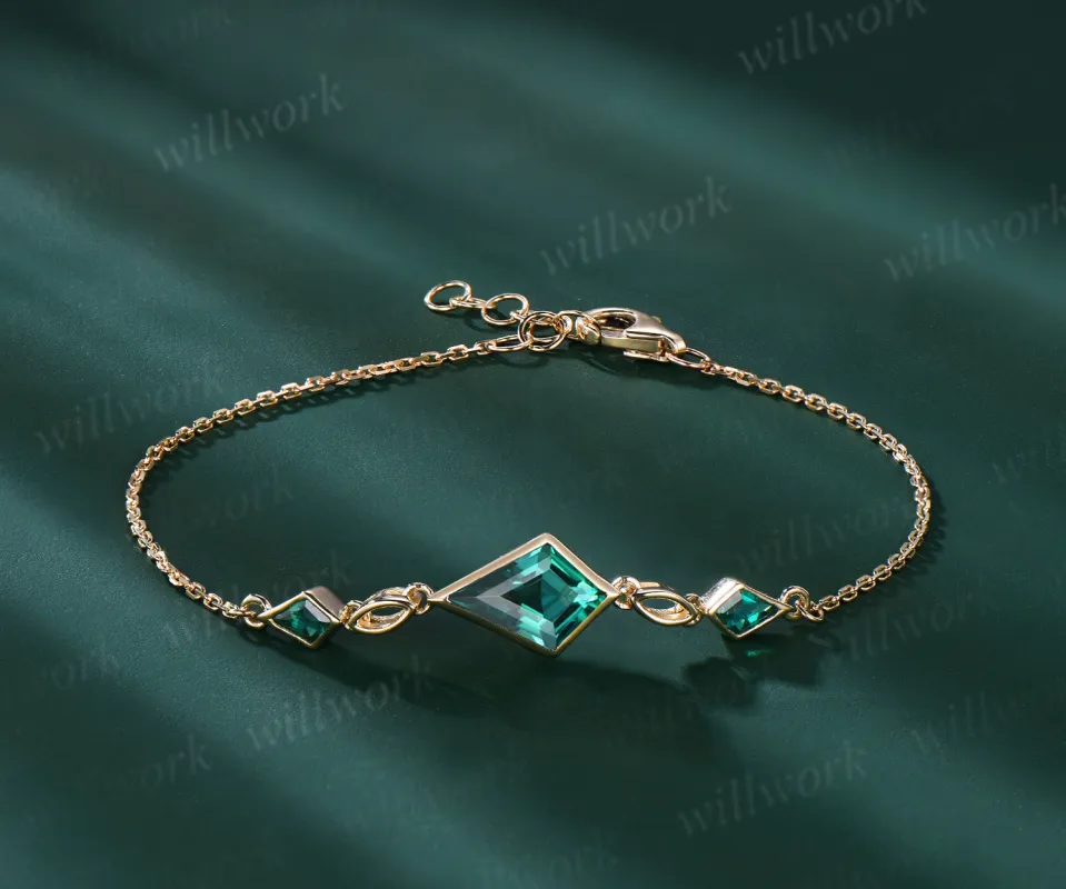 Kite Cut Green Emerald Chain Bracelet 14k yellow Gold Bezel Wedding Bracelet May Birthstone Gifts Women Unique Adjustable Bracelets made by Willwork Jewelry