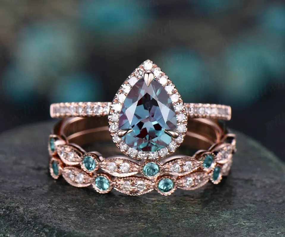 Pear shaped alexandrite engagement ring set vintage alexandrite bridal set art deco diamond halo ring set June birthstone ring for women made by Willwork Jewelry