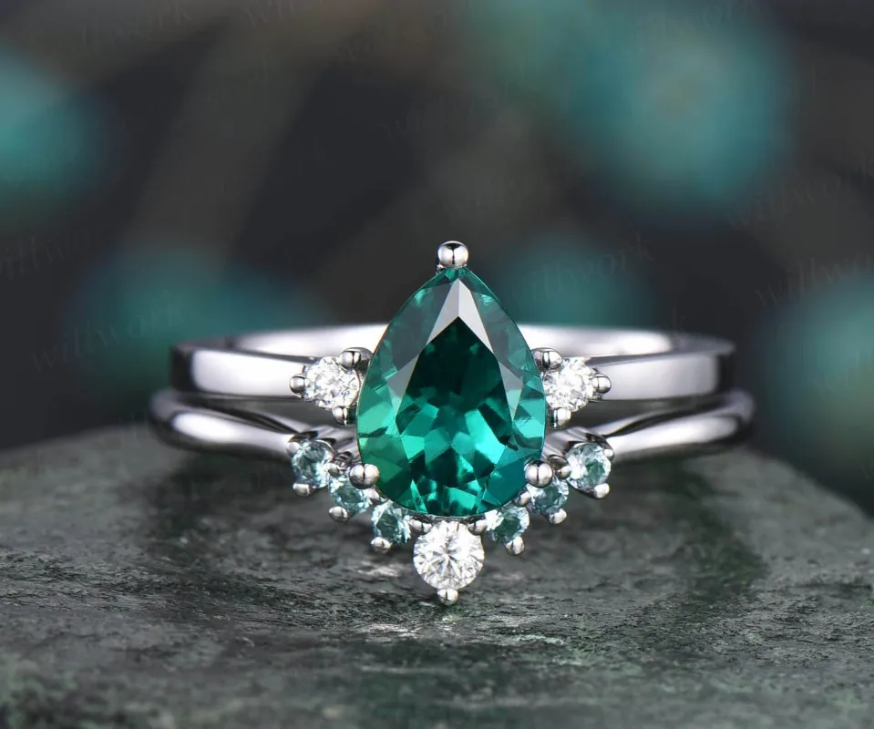 White gold ring 2pcs emerald ring set emerald engagement ring set May birthstone ring moissanite three stone ring alexandrite wedding band made by Willwork Jewelry